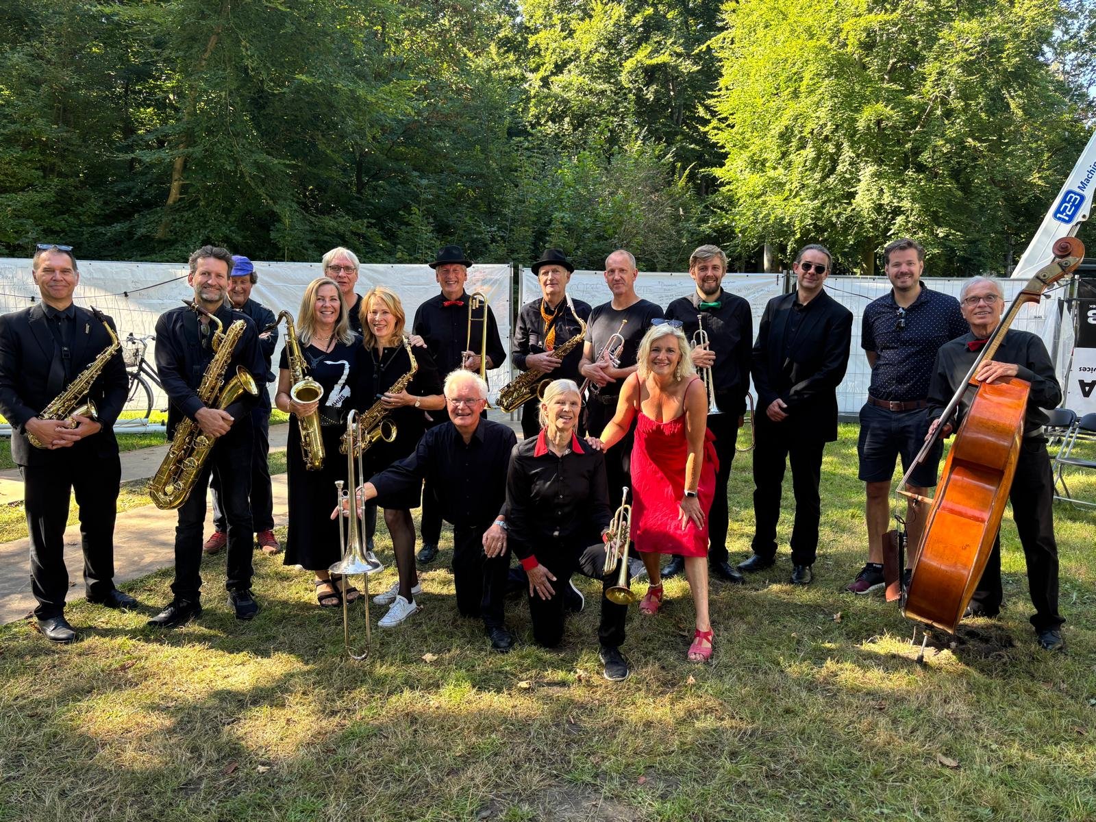 Bigband Soli met zangeres tijdens Summer Park Sessions